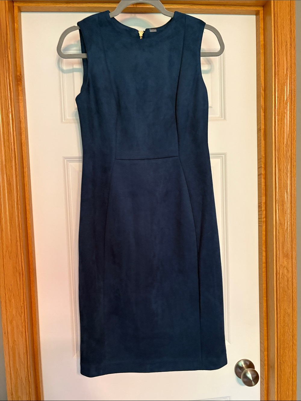 Classic Sleeveless Blue Velvet Sheath Dress